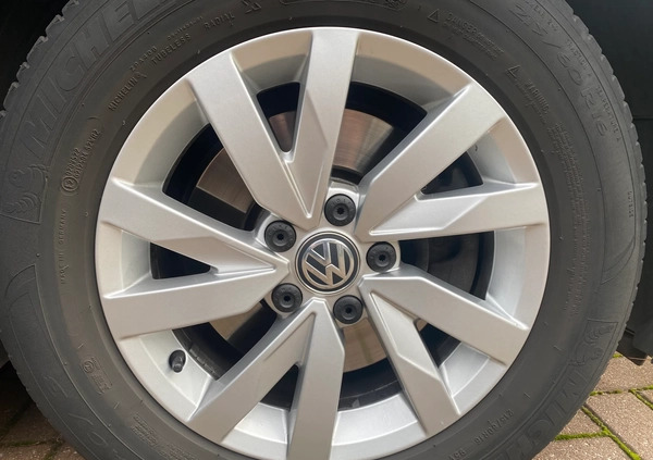 Volkswagen Passat cena 73900 przebieg: 99600, rok produkcji 2019 z Warszawa małe 596